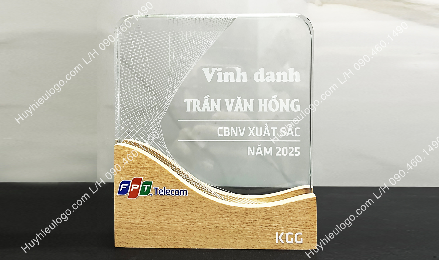 kỷ niệm chương pha lê đế gỗ kỷ niệm chương pha lê đế gỗ