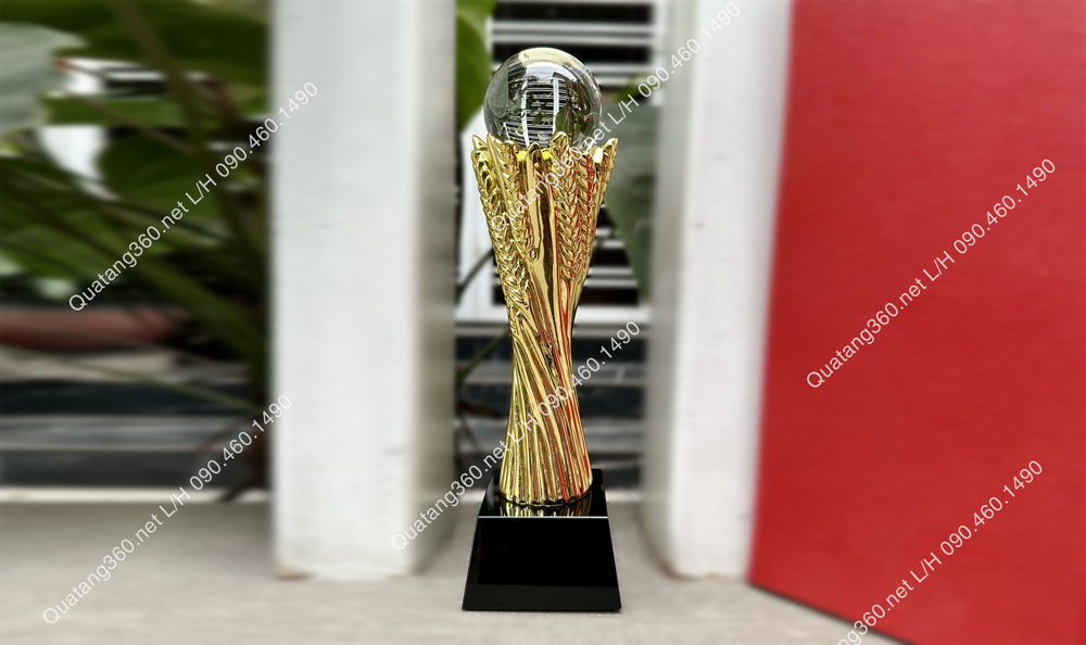 Cúp trao giải quả cầu pha lê