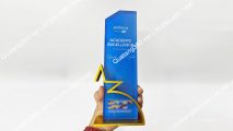 Kỷ niệm chương pha lê giáo dục FPT